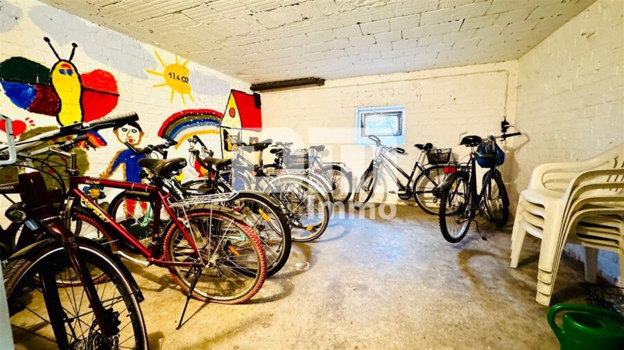 Helle Vierzimmerwohnung (Hochparterre) mit Balkon in Traumlage - Fahrradkeller